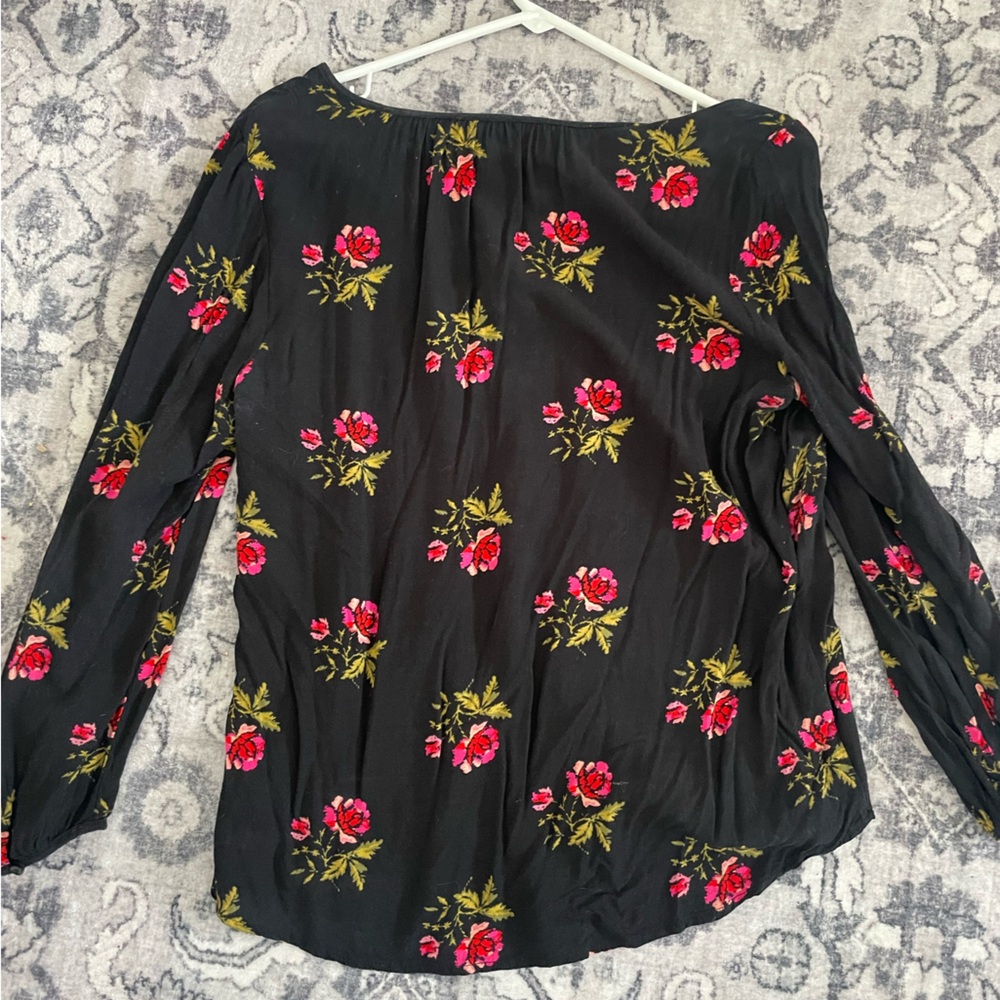 Rose Pattern Blouse - Picture 4 of 6